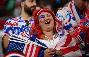 Fotos dos torcedores de Estados Unidos e Pas de Gales durante jogo pelo Grupo B da Copa do Mundo