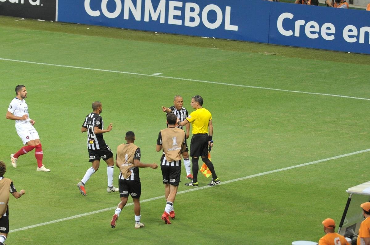 Fotos do duelo entre Atltico e Cerro Porteo, no Mineiro, pelo Grupo E da Copa Libertadores