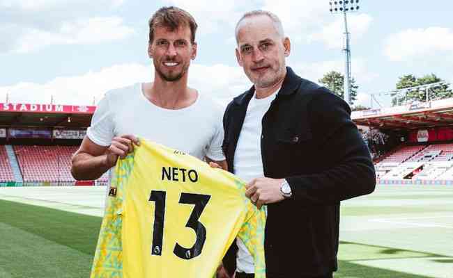Contratado sem custos, Neto foi anunciado neste domingo