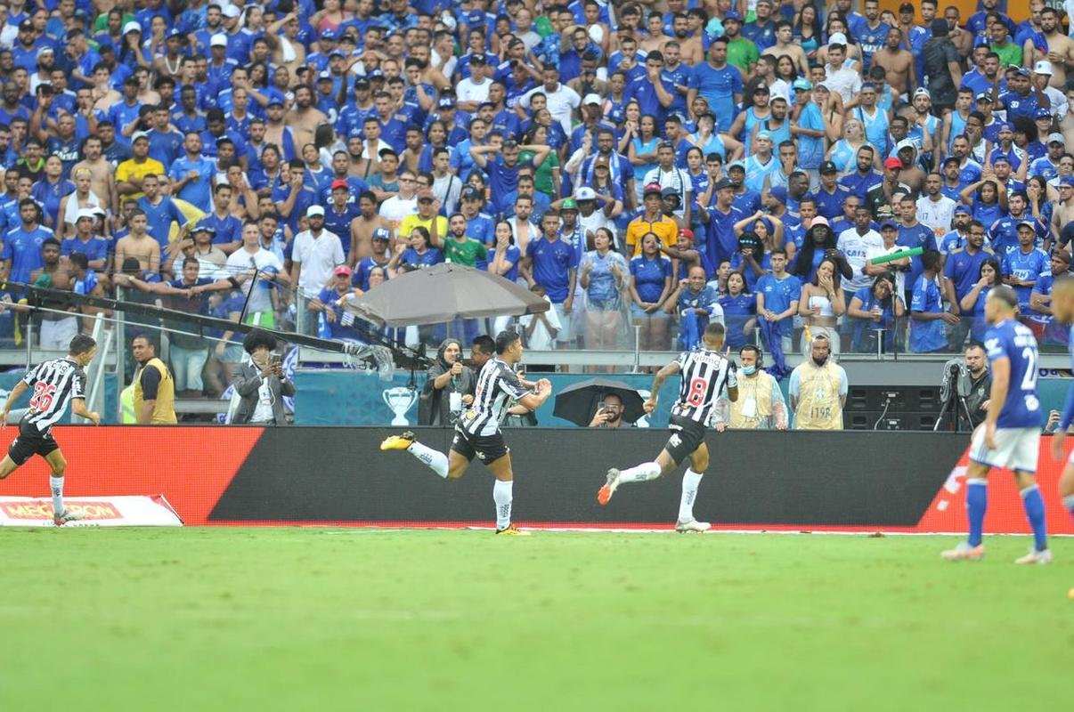 Galo venceu Cruzeiro com gols de Hulk (2) e Nacho. Edu descontou para a Raposa