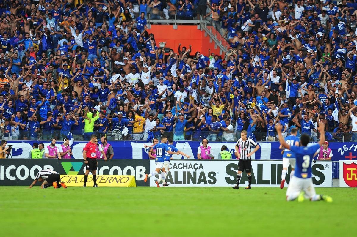 No segundo tempo, o Cruzeiro ampliou com gol de Thiago Neves: 2 a 0