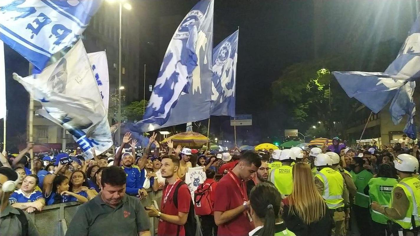 Festa do Cruzeiro na Praa 7 de Setembro, em Belo Horizonte, em comemorao ao acesso  Srie A do Campeonato Brasileiro de 2023