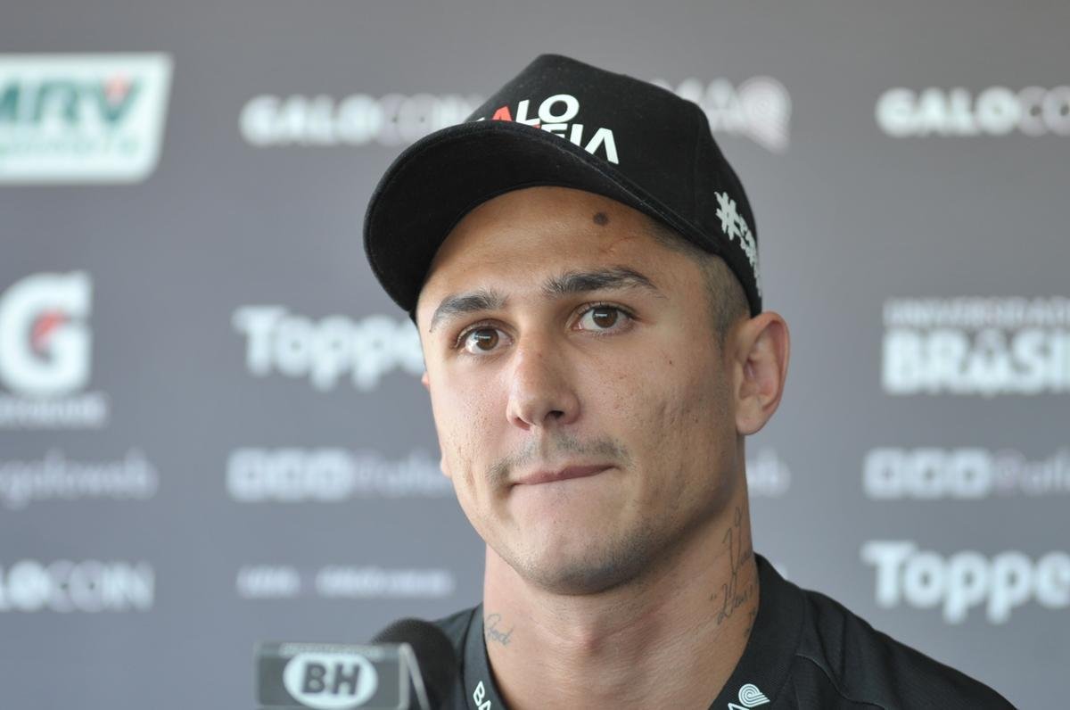 Meio-campista Vinicius, ex-Bahia, assinou contrato com o Atltico at dezembro de 2020