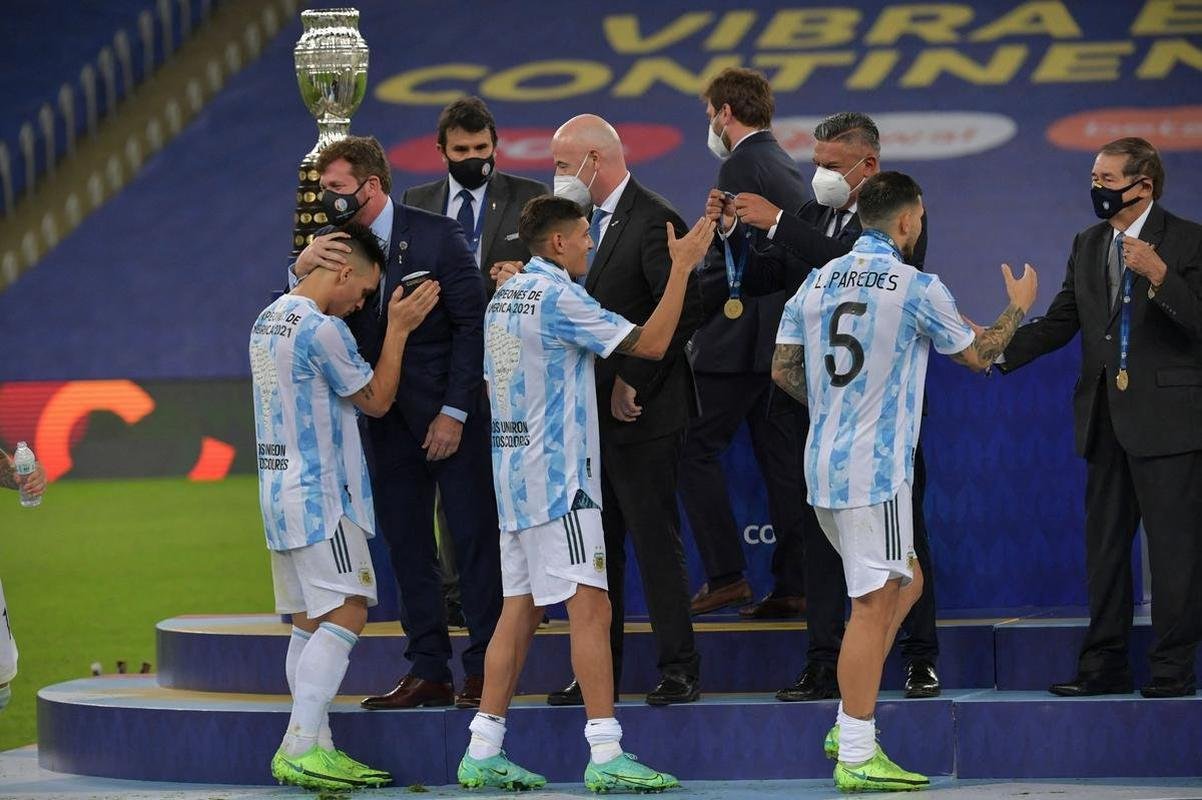 Argentina conquistou 15 ttiulo da Copa Amrica ao vencer o Brasil por 1 a 0, neste sbado, no Maracan. nico gol foi marcado por Di Mara, eleito o destaque da deciso. J o astro Lionel Messi ganhou o prmio de craque da competio.