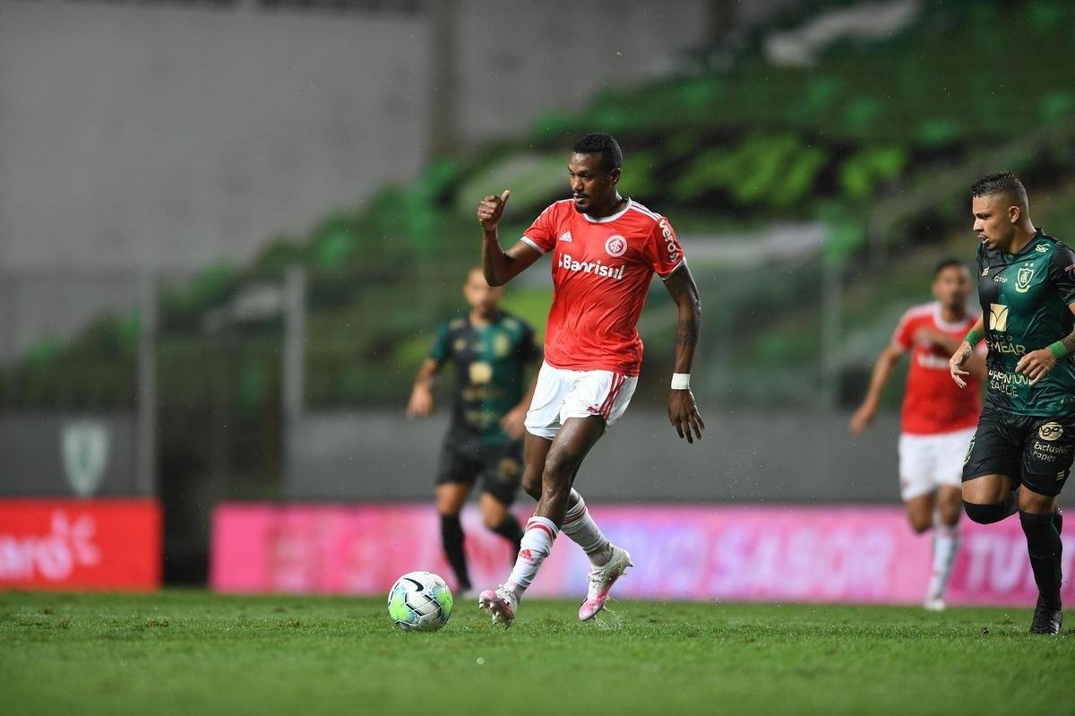 Fotos do jogo entre Amrica e Internacional, no Independncia, em Belo Horizonte, pelas quartas de final da Copa do Brasil