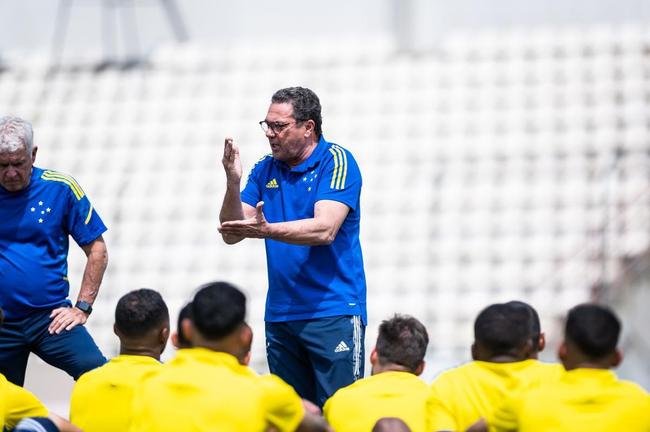 Fotos do treino do Cruzeiro na Arena do Jacar, em Sete Lagoas. Time fechou a preparao para enfrentar a Ponte Preta, s 11h deste sbado, pela 23 rodada da Srie B