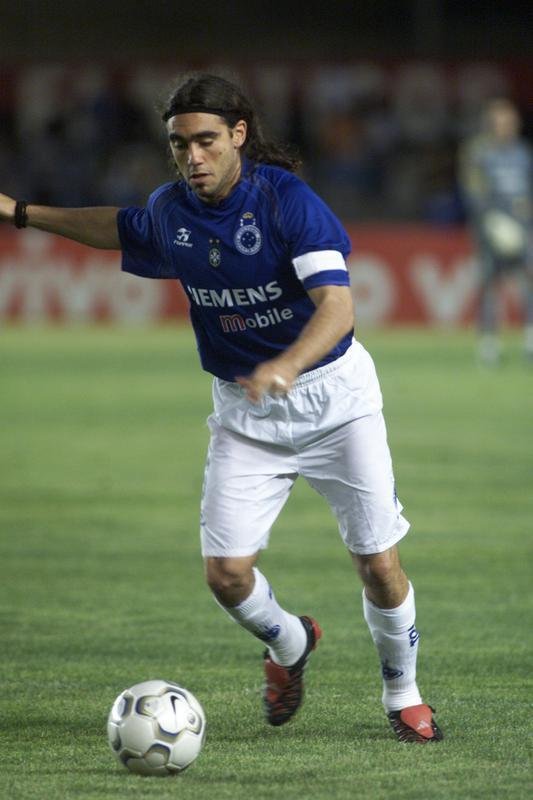 O lateral-esquerdo argentino Juan Pablo Sorn  o sexto estrangeiro com mais jogos pelo Cruzeiro. Em trs passagens (2000 a 2002, 2004 e 2009), ele fez 127 partidas e marcou 18 gols.