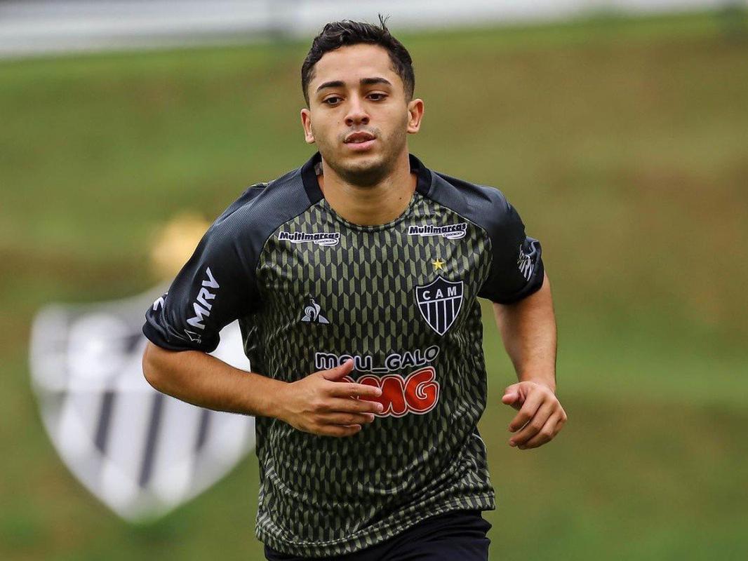 Léo Sena - Comprado pelo Atlético por cerca de R$ 4 milhões, Léo Sena ficou pouco tempo no clube. Sem espaço com Sampaoli, o jogador foi emprestado para o Spezia, da Itália. No novo clube são apenas duas partidas, ambas como reserva.