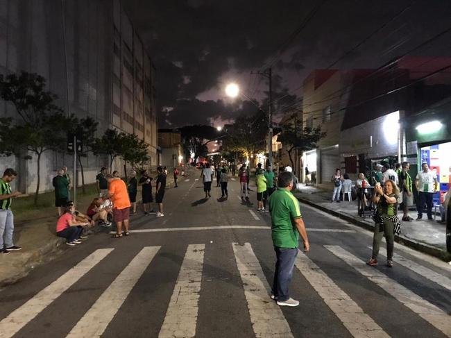 Chegada da torcida do Amrica ao Independncia para o jogo contra o Barcelona de Guayaquil pela terceira fase da Copa Libertadores de 2022