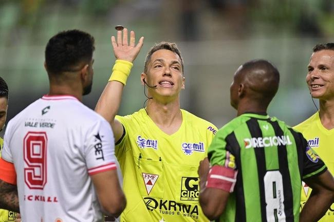 Amrica e Villa Nova se enfrentaram pelo Campeonato Mineiro