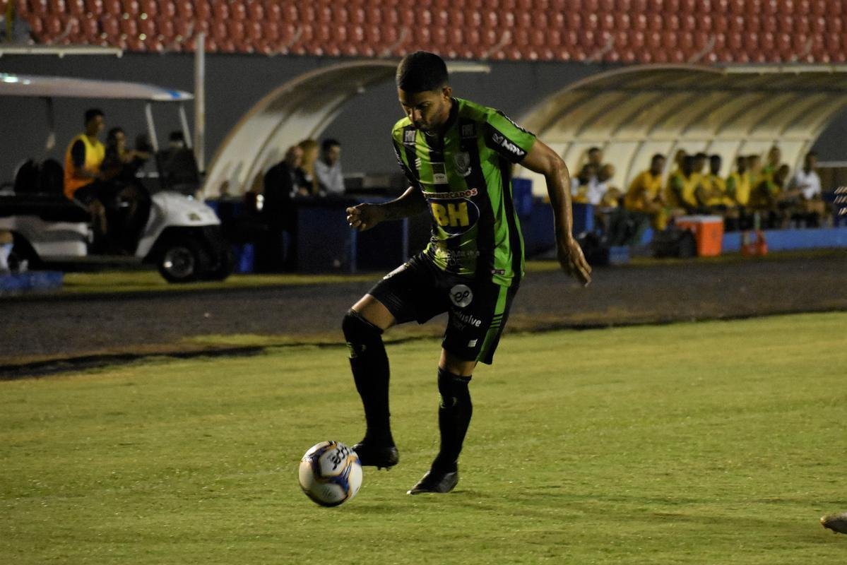 Amrica vence Londrina fora de casa e mantm sonho do acesso 