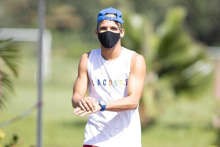 Jogadores, membros da comissão técnica, dirigentes e funcionários do Náutico realizaram testes para Covid-19 na manhã desta sexta-feira; resultados são previstos até a próxima segunda.