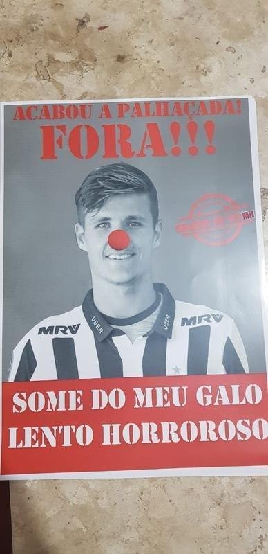 Imagens do protesto da torcida do Atltico na sede de Lourdes