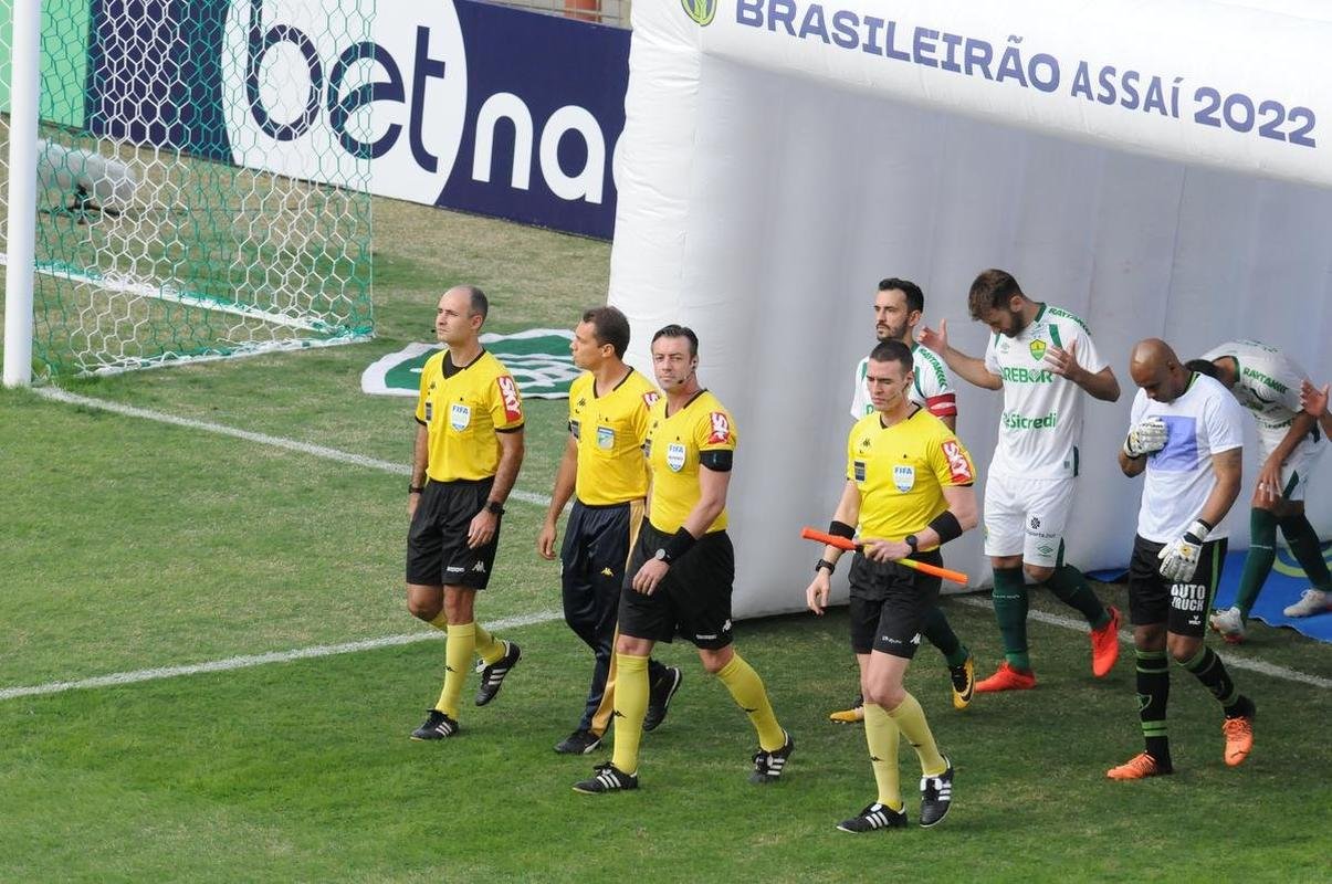 Amrica e Cuiab se enfrentaram, no Independncia, pela 9 rodada do Campeonato Brasileiro