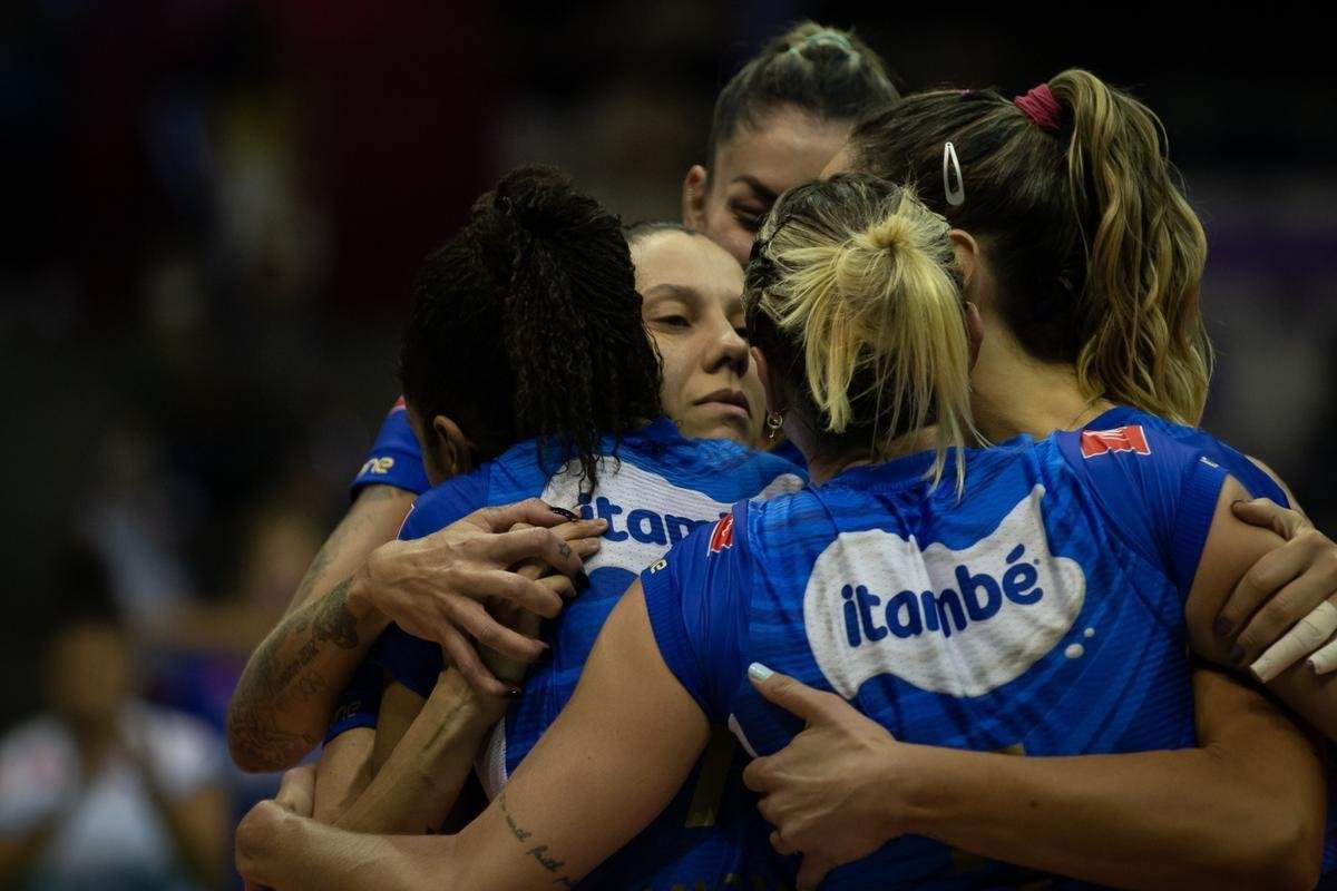 Minas venceu a segunda partida da deciso, por 3 sets a 1, nesta sexta-feira, na Arena Nilson Nelson, em Braslia, e fechou a srie melhor de trs com dois triunfos. As parciais foram de 26/24, 18/25, 25/15 e 25/17. 