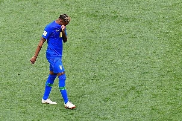 Neymar chorou após marcar o segundo gol do Brasil na vitória por 2 a 0 sobre a Costa Rica