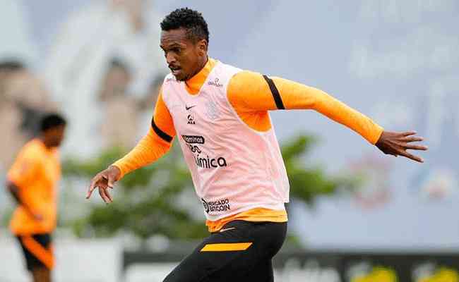 Atleta, que passou por Corinthians e Cear em 2022, atuou por cinco minutos pelo Al Jabalain