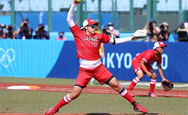 Atuais campes olmpicas, japonesas vencem Austrla com facilidade na estreia no softbol