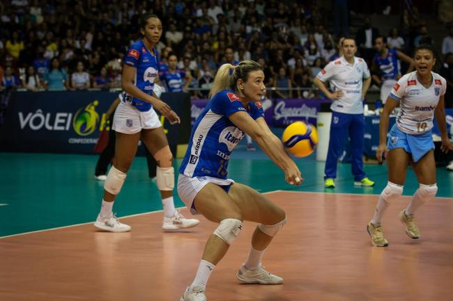 Minas venceu a segunda partida da deciso, por 3 sets a 1, nesta sexta-feira, na Arena Nilson Nelson, em Braslia, e fechou a srie melhor de trs com dois triunfos. As parciais foram de 26/24, 18/25, 25/15 e 25/17. 