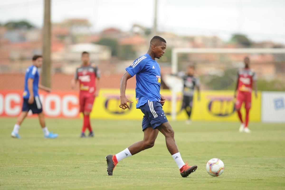 Cruzeiro e Guarani de Divinpolis se enfrentam em jogo-treino neste sbado na Toca II