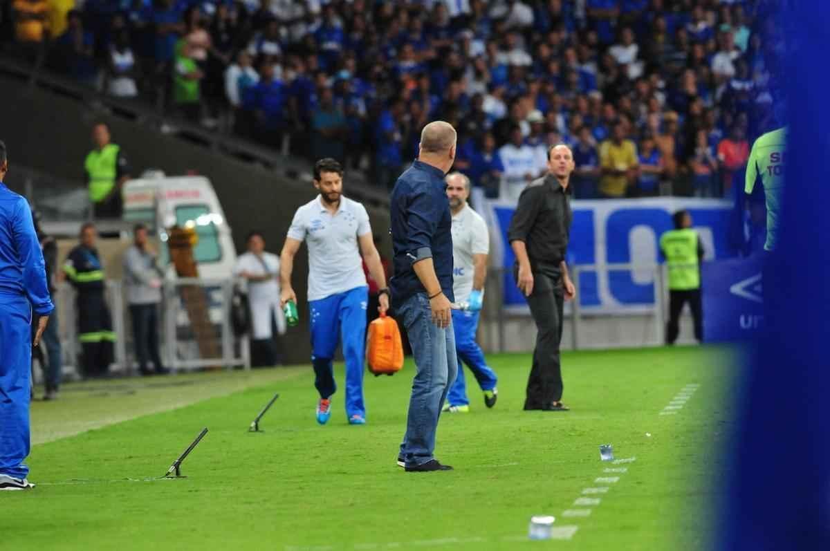 Cruzeiro perde por 2 a 1, mas gol de Thiago Neves assegura classificao s oitavas de final