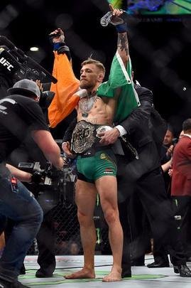 Imagens do incrível nocaute de Conor McGregor sobre José Aldo