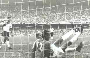 Fotos de Raul Plassmann em sua passagem vitoriosa como goleiro do Cruzeiro