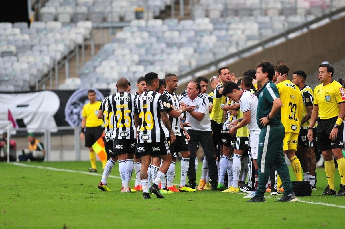 Fotos do gol de Hulk, do Atltico, sobre o Fluminense, no Mineiro, pela 29 rodada do Campeonato Brasileiro