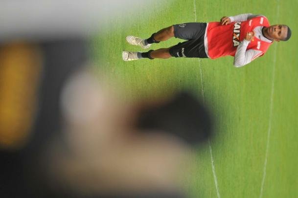 O elenco do Atltico treinou nesta quinta-feira de olho no jogo contra o Corinthians, neste domingo