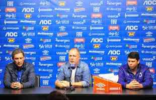 Tcnico anunciou sada do Cruzeiro em entrevista coletiva ao lado do diretor de futebol Marcelo Djian e do gerente de futebol Marcone Barbosa