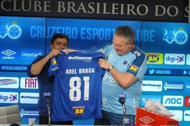 Em sua apresentao, Abel Braga diz que quebrou regra particular para ajudar Cruzeiro a escapar do rebaixamento e prometeu time ofensivo para recuperar respeito ao clube.
