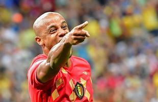 Fernandinho errou ao tentar tirar a bola em escanteio e colocou contra as prprias redes