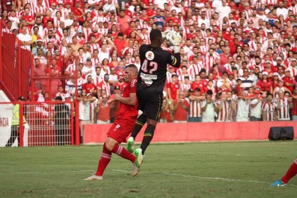 Náutico e Sampaio Corrêa iniciaram a decisão da Série C neste domingo