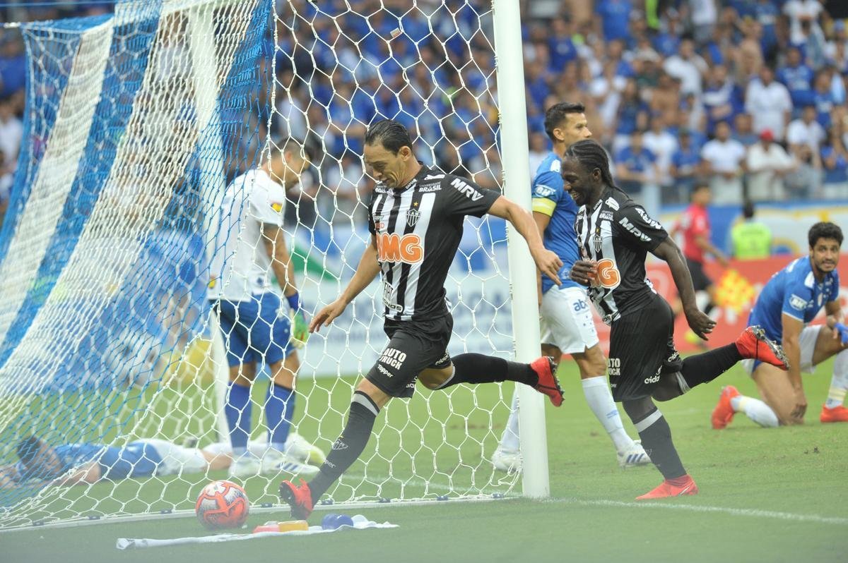 Ricardo Oliveira marcou o gol de empate do Atltico aos 9 minutos do segundo tempo