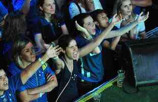 Torcedores do Cruzeiro acompanham final da Copa do Brasil no Mercado Distrital do Cruzeiro, em Belo Horizonte