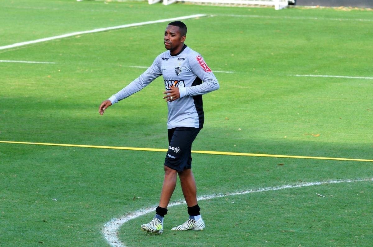 O tcnico Oswaldo de Oliveira foi apresentado na tarde desta tera-feira e, em seguida, comandou treino na Cidade do Galo