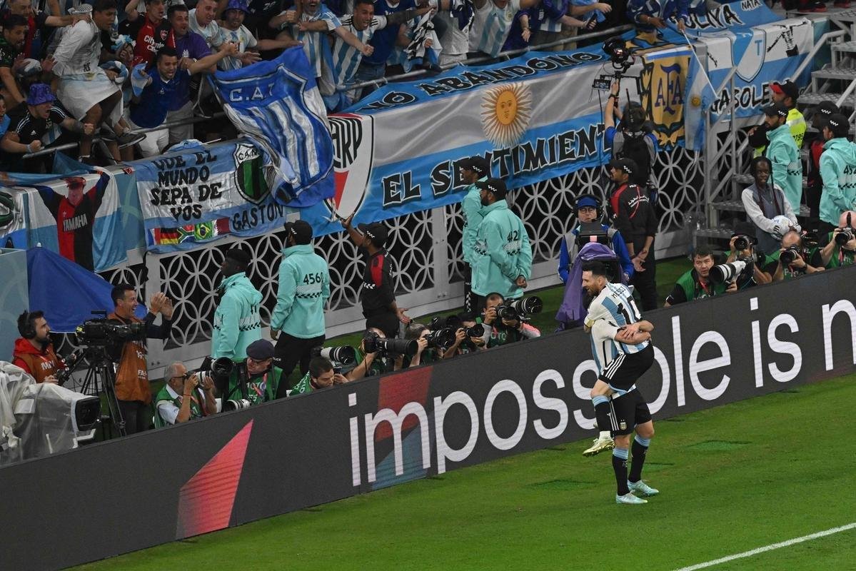 Argentina e Austrlia se enfrentaram pelas oitavas de final da Copa do Mundo