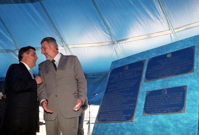 Inaugurao da Toca da Raposa II em 9 de maro de 2002. Na ocasio, presidente do Cruzeiro, Zez Perrella, recebeu figuras ilustres, como o tcnico da Seleo Brasileira, Luiz Felipe Scolari, e outras autoridades pblicas municipais, estaduais e federais