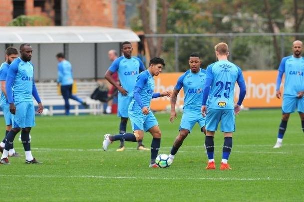 Cruzeiro iniciou preparao para clssico contra o Atltico com reservas em campo na Toca da Raposa II