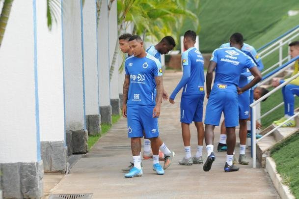Fotos da apresentao de Adilson Batista como novo tcnico do Cruzeiro. Tcnico teve reunio com jogadores na Toca da Raposa II, falou com a imprensa e depois comandou seu primeiro treino