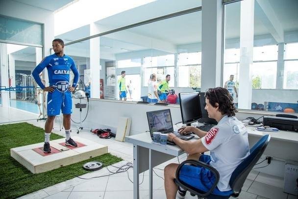 Fotos de divulgao do Cruzeiro das atividades realizadas na reapresentao