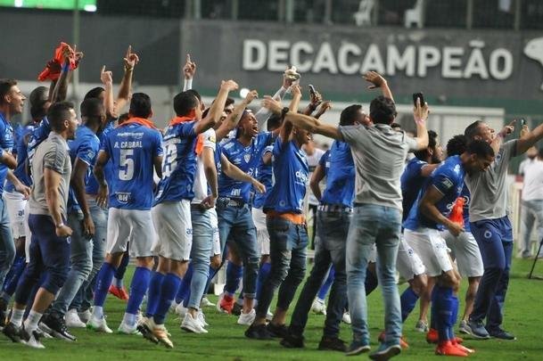Fotos da festa do Cruzeiro aps a conquista do bicampeonato mineiro sobre o Atltico