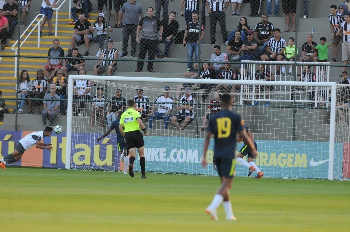 Atltico colocou alguns reforos em campo e derrotou a Seleo Brasileira Sub-20 por 5 a 3 com gols de Ricardo Oliveira (2), Denlson, Terans e Erik. Jhonny Lucas, Alerrandro e Alan descontaram.