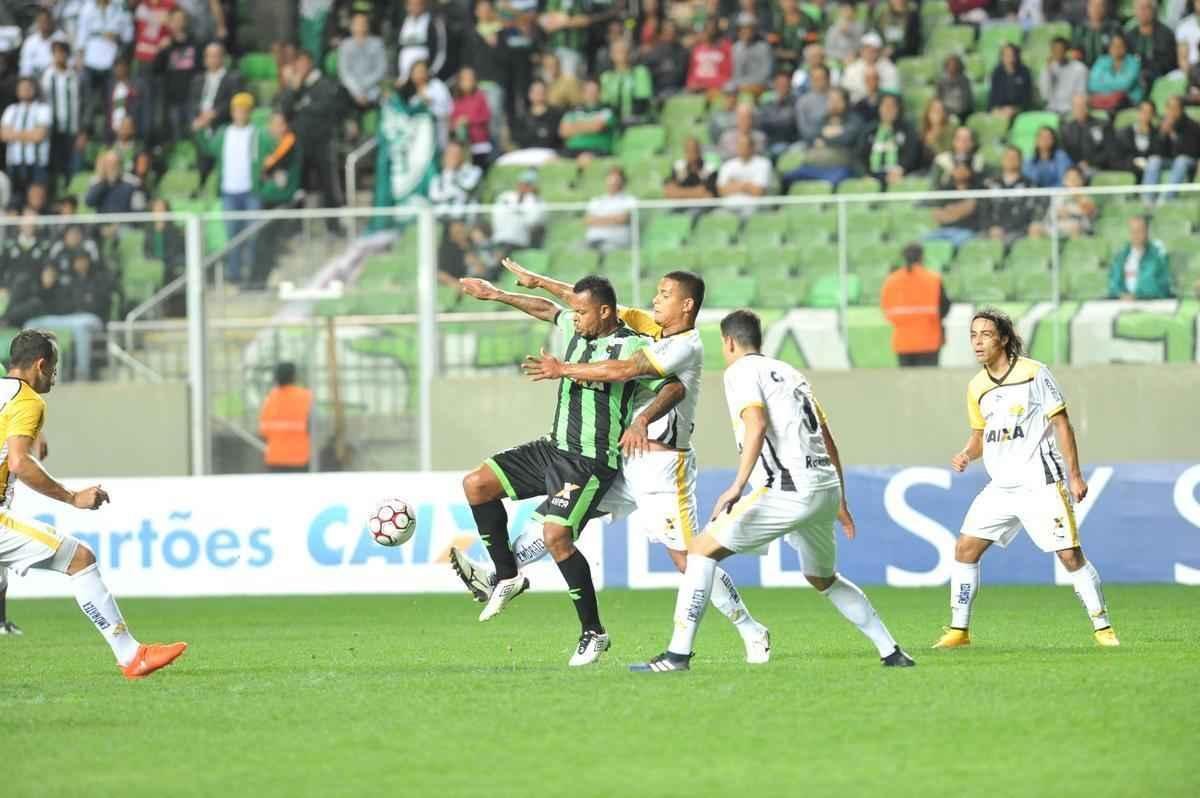 Imagens da partida entre Amrica e Cricima, no Independncia, pela Srie B do Brasileiro