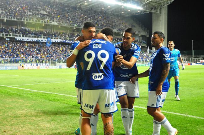 O Cruzeiro goleou o Náutico por 4 a 0 no Independência, em Belo Horizonte, na 26ª rodada da Série B