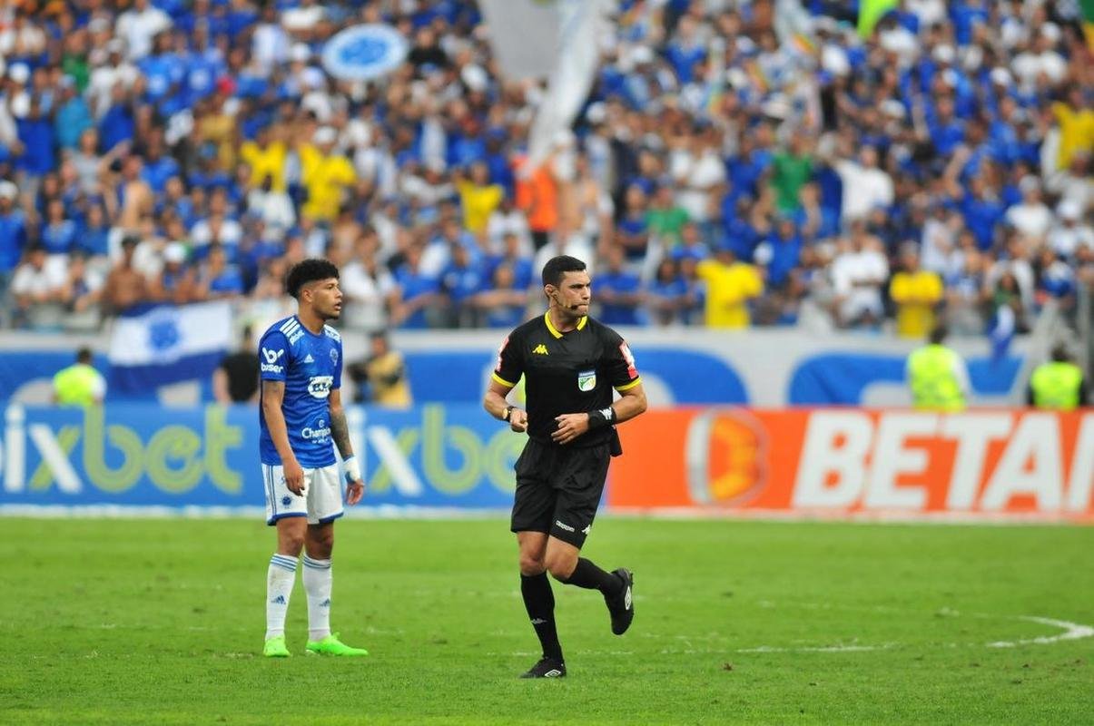 Fotos do jogo entre Cruzeiro e Cricima, neste domingo (4), no Mineiro, pela 28 rodada da Srie B