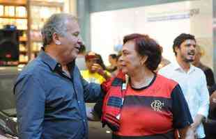 Zico participou de tarde de autgrafos em BH e atendeu torcedores, em sua maioria do Flamengo