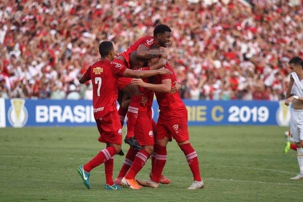 Náutico e Sampaio Corrêa iniciaram a decisão da Série C neste domingo