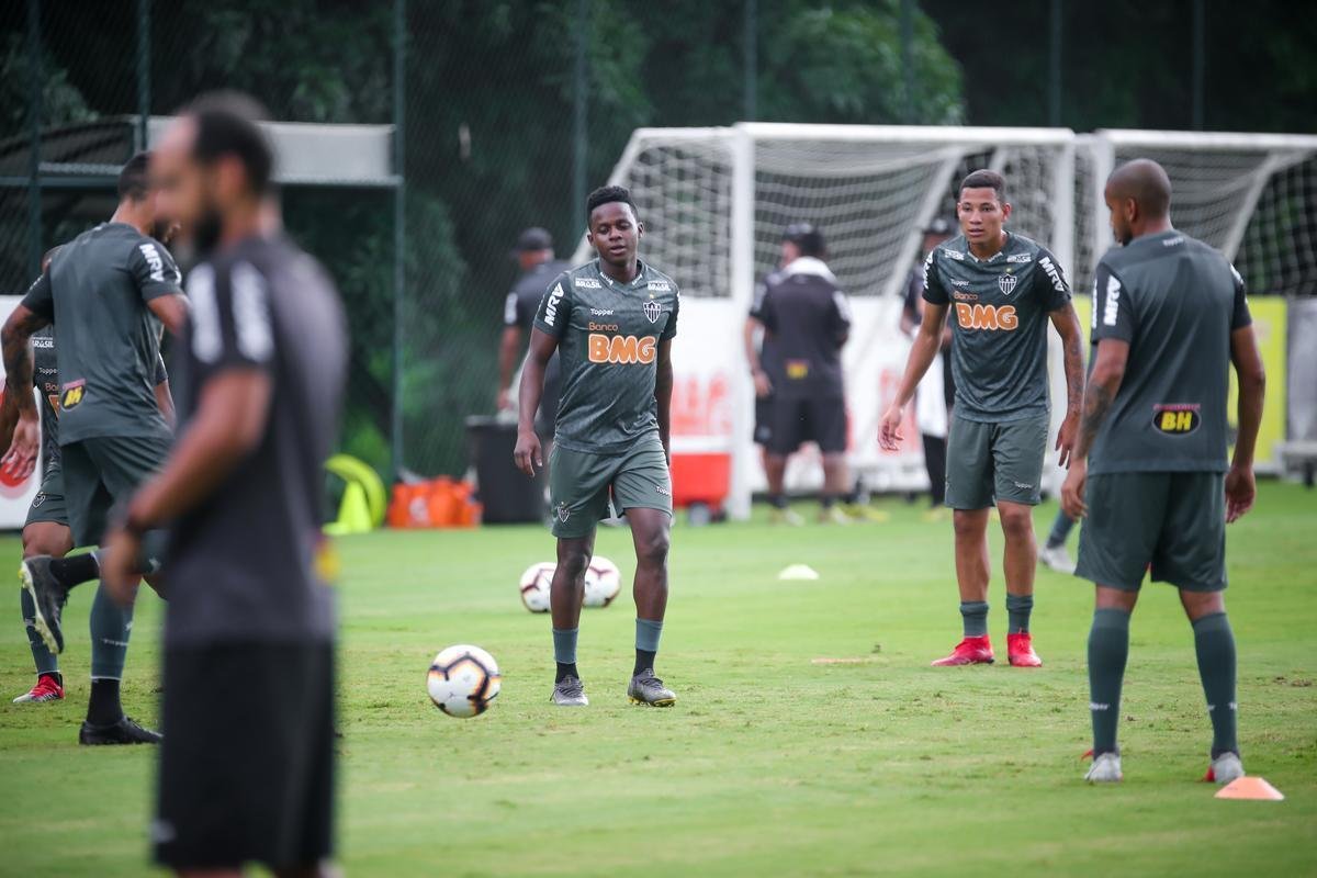 Em busca de reao na Libertadores, Atltico treinou na tarde deste domingo, na Cidade do Galo, antes de viagem para Montevidu, local da partida contra Nacional 