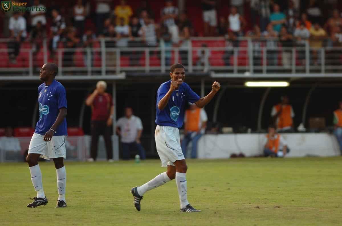 A diferena em relao  deciso do ano anterior era que a vantagem agora era do Galo. Mas a Raposa, ainda sob o comando de Adlson Batista, repetiu o placar do jogo de ida de 2008. O primeiro tempo teve apenas um gol, marcado por Klber j aos 39min. Na etapa final, Leonardo Silva e Jonathan, duas vezes cada, fizeram o time celeste repetir a maior goleada na histria dos clssicos no Gigante da Pampulha.
